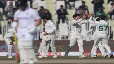 PAK vs ENG: पाकिस्तान को लगा एक और झटका, कराची टेस्ट से बाहर हुआ ये खतरनाक गेंदबाज
