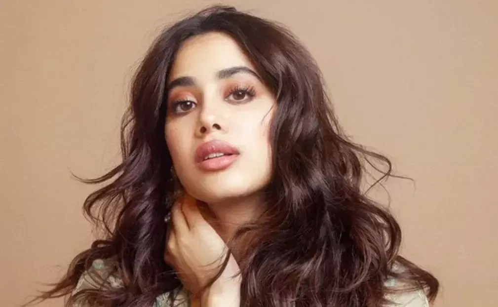 Janhvi Kapoor ने कराया रॉयल फोटोशूट, चेहरे से नजरें हटाना हुआ मुश्किल