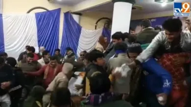 Viral Video: मायावती के जन्मदिन कार्यक्रम में मची केक की लूट, एक-दूसरे पर गिरते नजर आए समर्थक