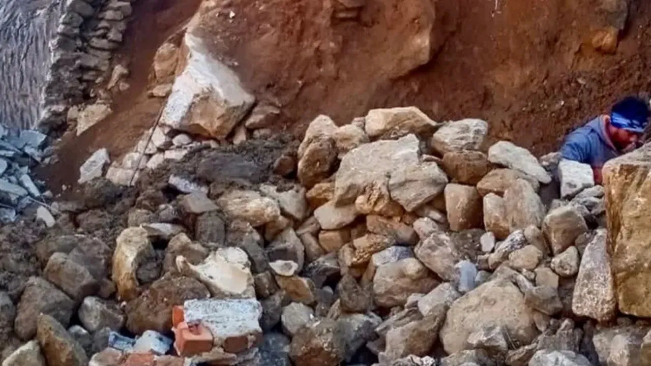 uttar pradesh mountaing collapsed blast