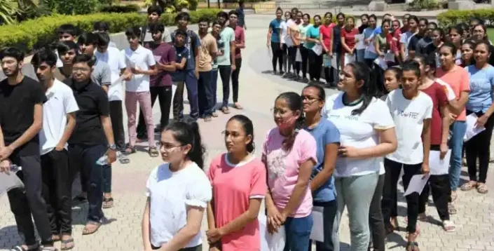 Neet Exam लड़कियों को खुले में बदलने पड़े कपड़े, अंदर हाथ डालकर चेक किए गए