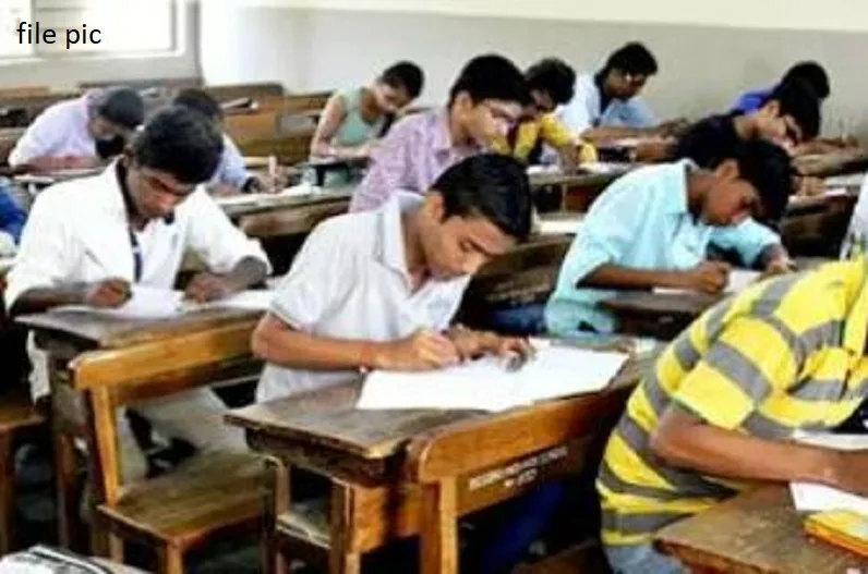 CBSE Board Exam 2024 : CBSE Class 10th 12th छात्रों को LOC जमा करने का निर्देश