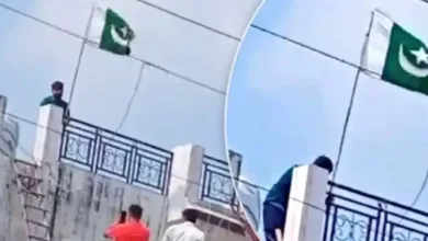 Hoisting Pakistan Flag: मुरादाबाद में अपने घर की छत पर पाकिस्तानी झंडा फहराने पर FIR