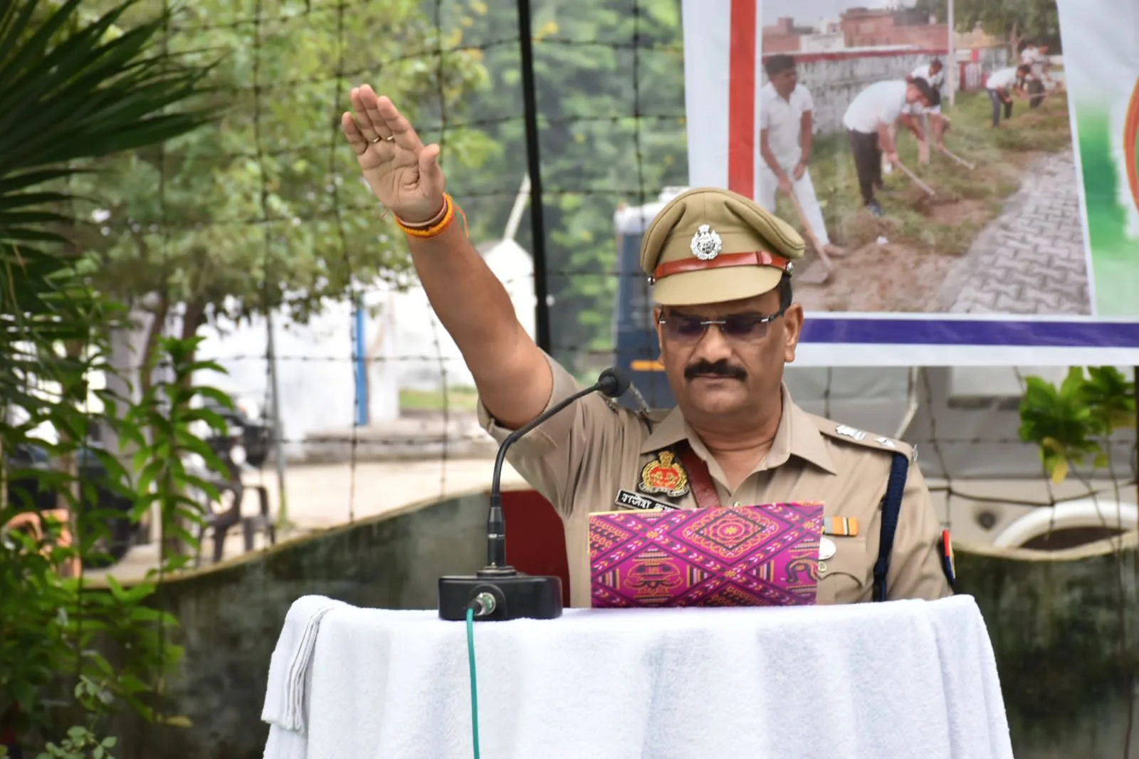 राष्ट्रपिता महात्मा गांधी व पूर्व प्रधानमंत्री लाल बहादुर शास्त्री जी की जयंती पर एसएसपी एवं एएसपी ने प्रतिमा पर माल्यार्पण कर उनके बताए मार्ग पर चलने की दिलाई शपथ