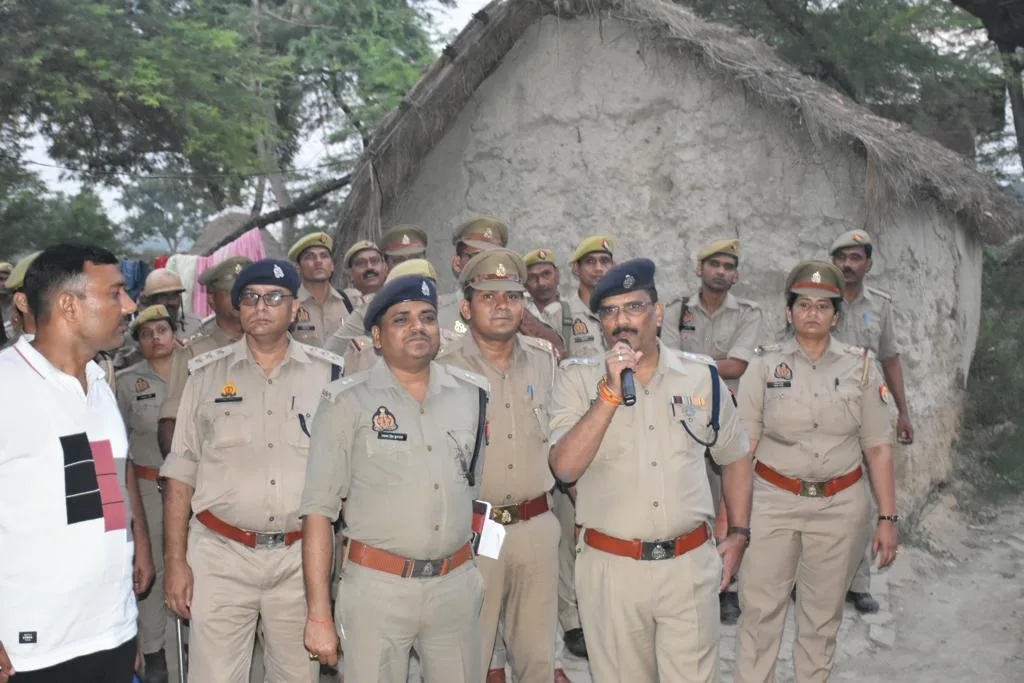 गौकशी के लिए बदनाम गांव नगला गंगी में शातिर अपराधियों के घर पुलिस की दबिश, गौकशी की घटना की पुनरावृत्ति होने पर लगेगा एनएसए: एसएसपी