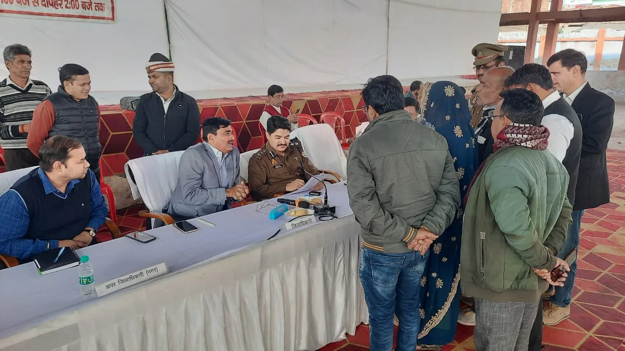 जिलाधिकारी व वरिष् पुलिस अधीक्षक की अध्यक्षता में हुआ संपूर्ण समाधान दिवस का आयोजन