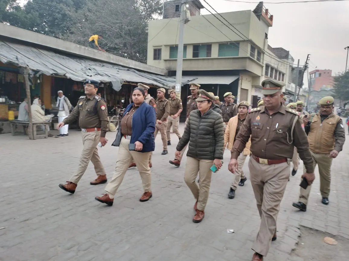 पुलिस अधीक्षक कासगंज के नेतृत्व में सोरों मे किया पैदल मार्च।