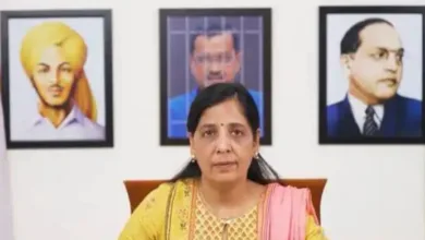Sunita Kejriwal: सुनीता केजरीवाल के वीडियो संदेश में सलाखों के पीछे दिखे CM केजरीवाल, वायरल