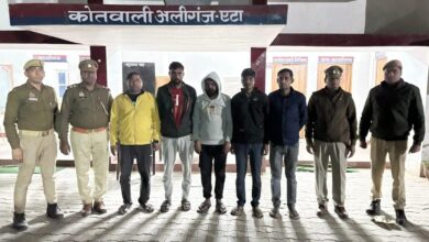 अलीगंज पुलिस ने पांच जुआरियों को किया गिरफ्तार